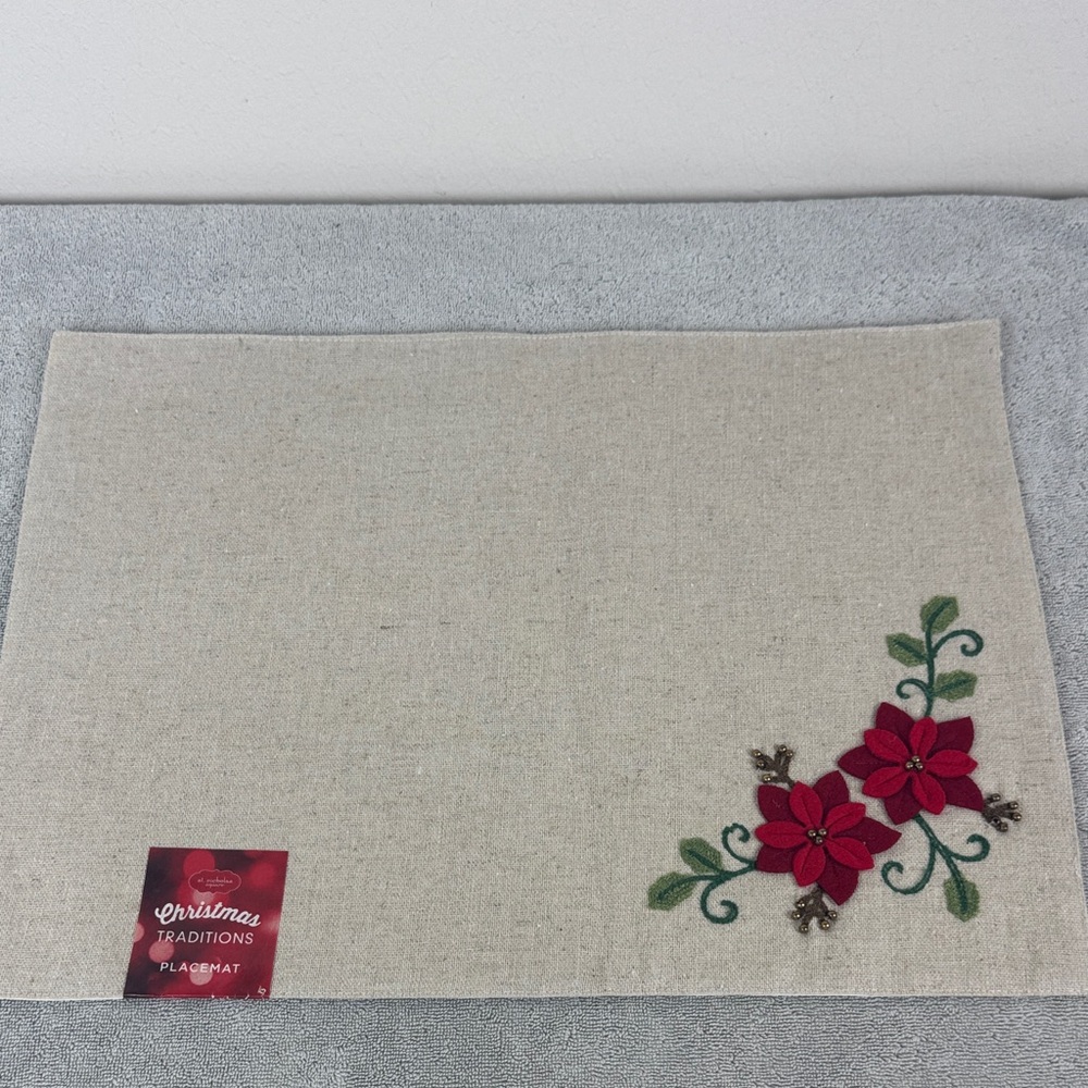 St Nicholas Square NWT Appliqué Poinsettia Christmas Placemats Set of 7 Holiday